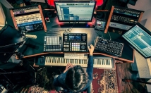 بازیهای-موبایل-رایانه-فیلم-تئاتر-آهنگ-بسازم